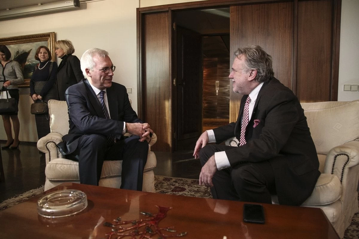 Μόσχα προς Αθήνα: «Όμηρος γεωπολιτικών παιχνιδιών το Σκοπιανό» – «To ΝΑΤΟ δεν ενισχύει την ασφάλεια σε Βαλκάνια και Ευρώπη»